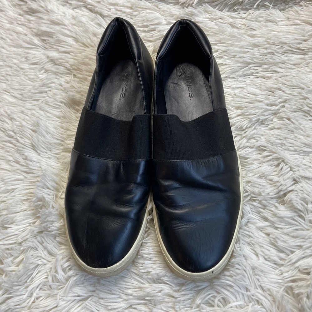VINCE CORBIN SLIP-ON SNEAKER IN BLACK LEATHER
